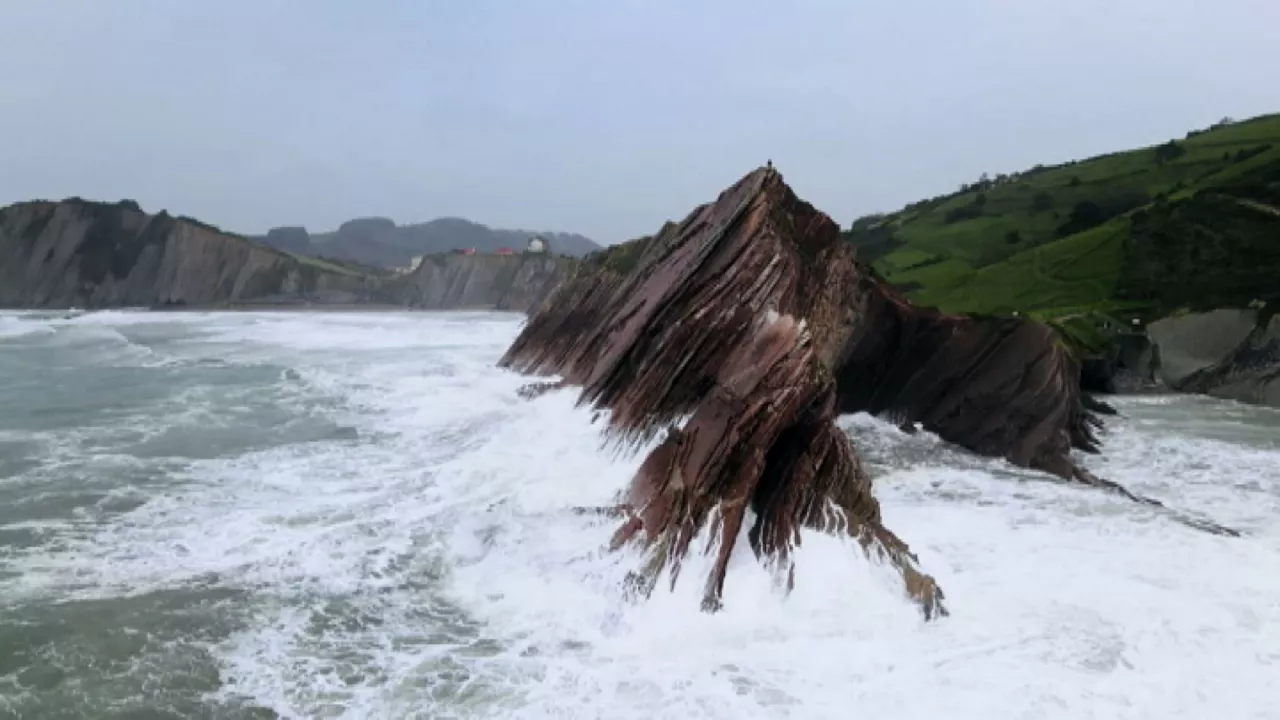 20231020131923_zumaia-olatuak-flysch_