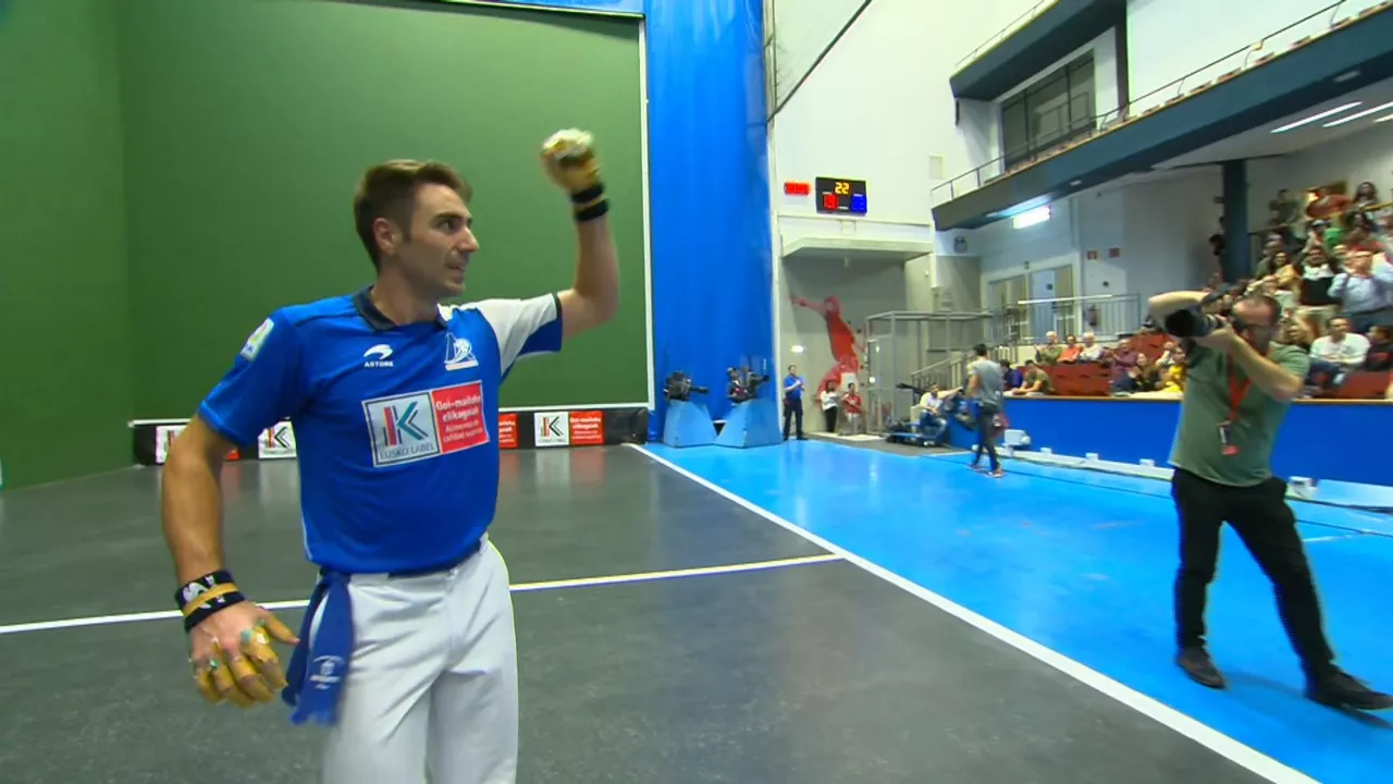 20231020235221_peio-etxeberria-lau-terdikoa_