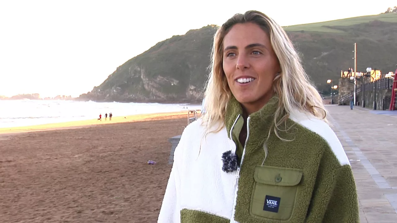 La surfista Nadia Erostarbe