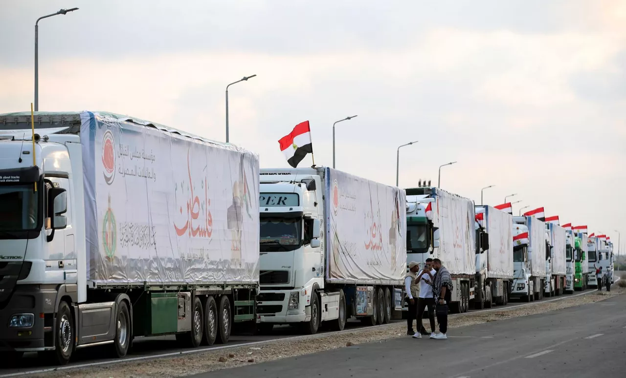 kamioiak_laguntza_humanitarioa_gaza_rafah efe