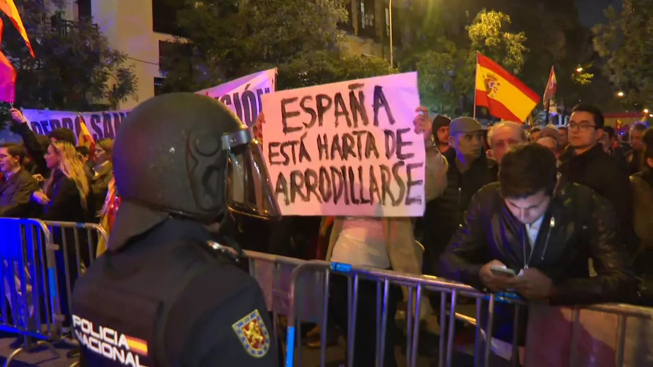 20231104094229_protesta-ferraz-amnistia-psoe_