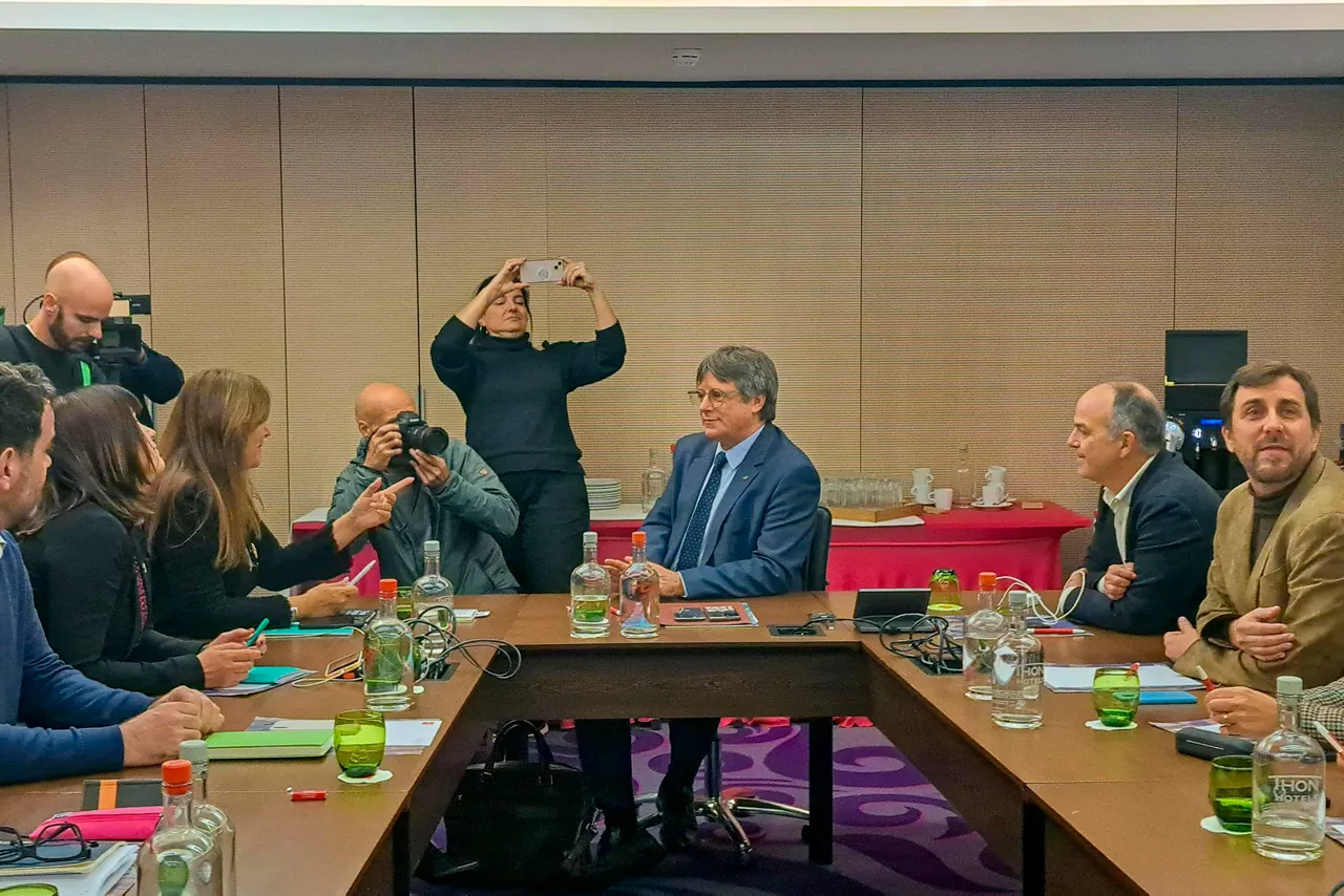 reunion-junts-puigdemont-investidura-efe2