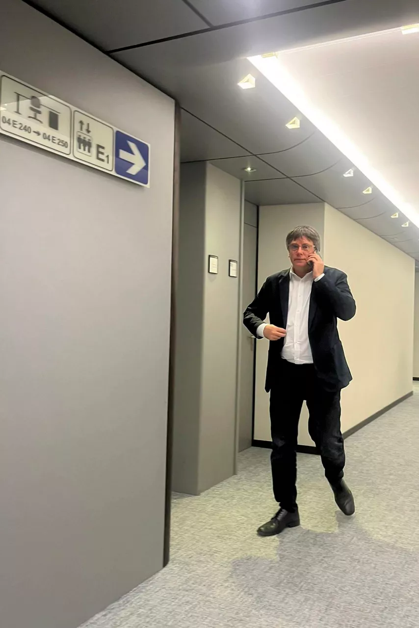 carles-puigdemont-telefono-bruselas-negociaciones-junts