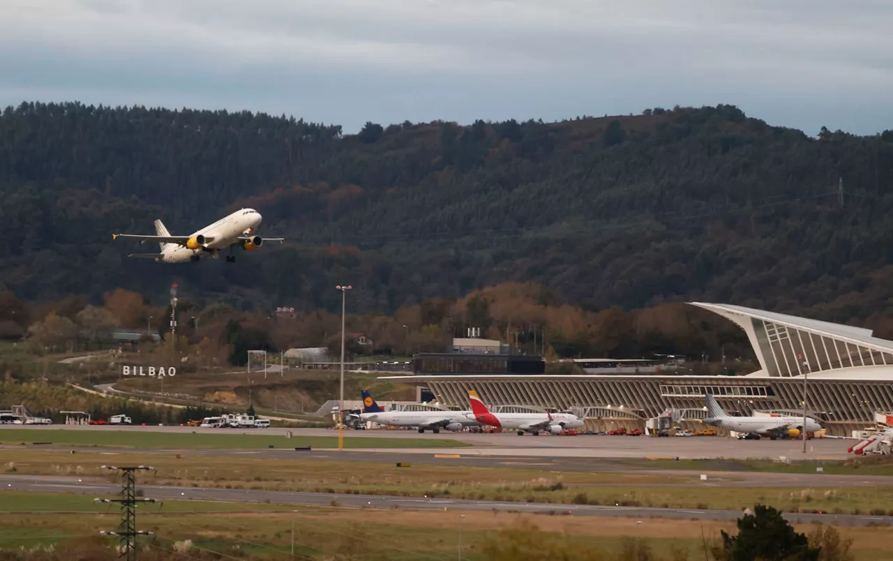 aeropuerto-bilbao bilboko aireportua-loiu-vueling-efe