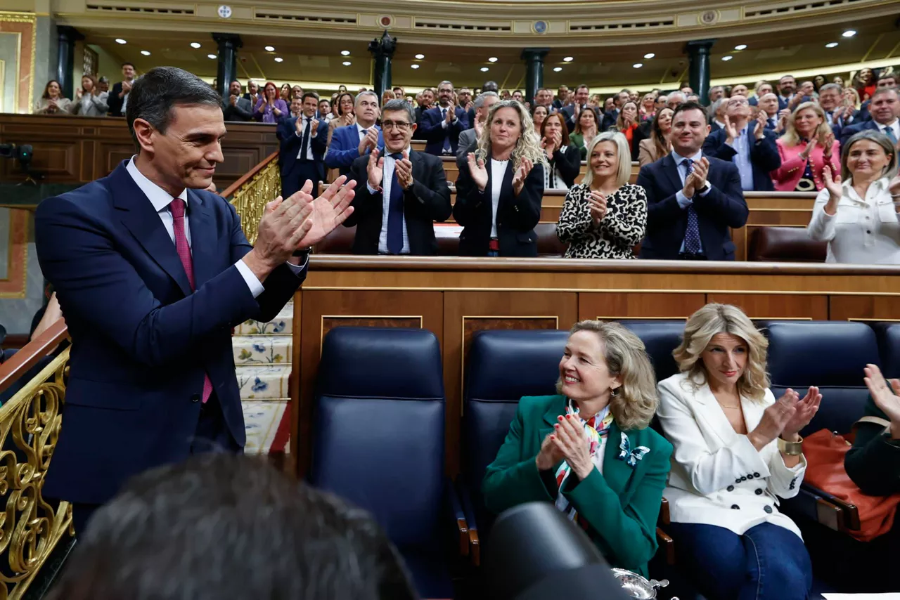 sanchez-aplaudiendo-investidura-congreso-efe