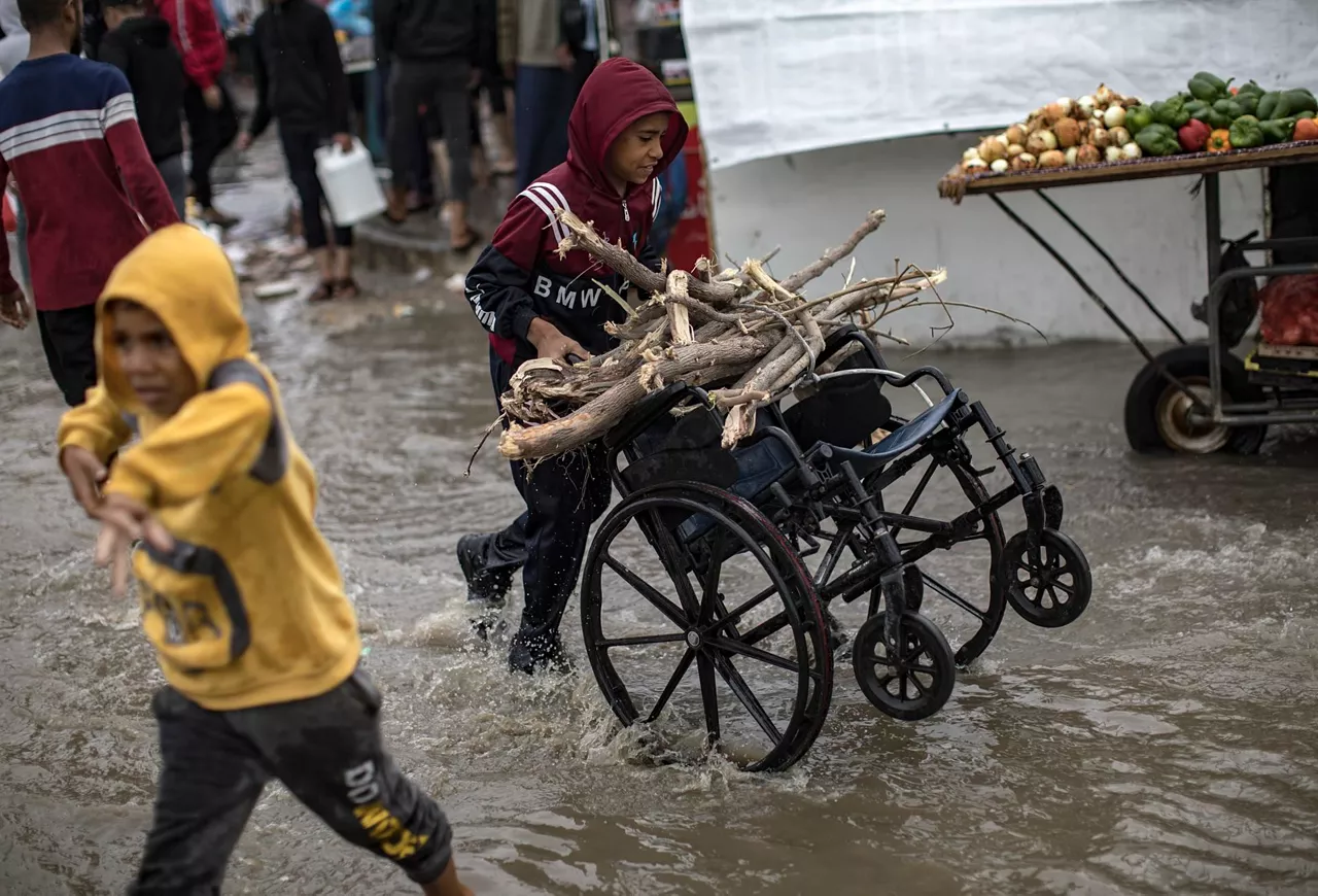 GAZA Khan Yunis NBEk eraikitako kanpamentua