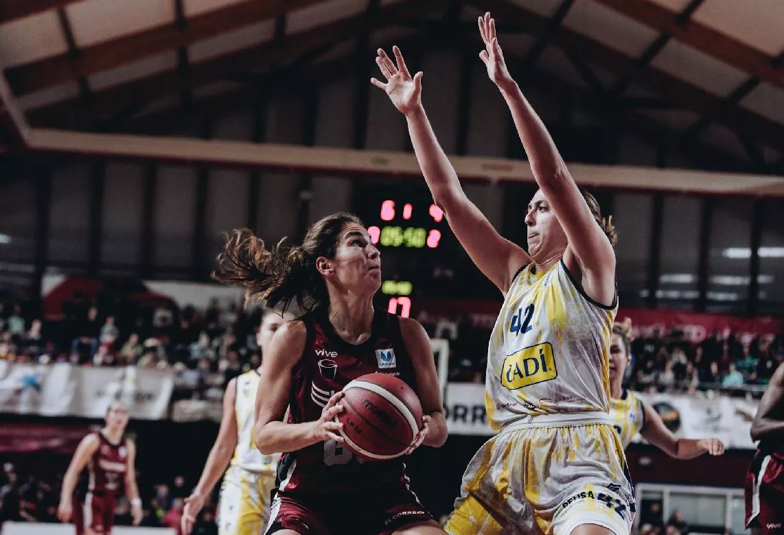 Una imagen del partido entre Lointek Gernika y Cadi La Seu. @GKesb Lointek