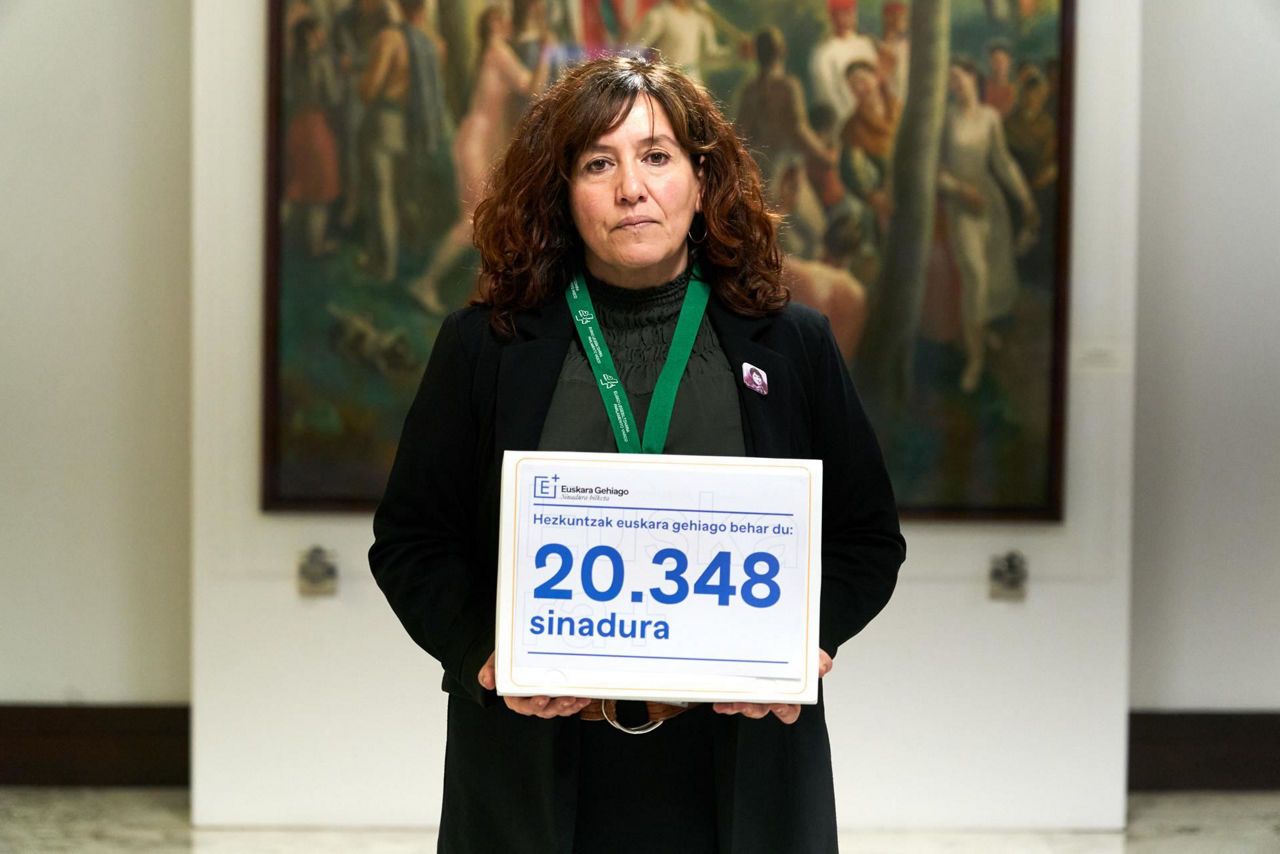 idurre eskisabel kontseilua sinadura firma parlamento vasco eusko legebiltzarra efe