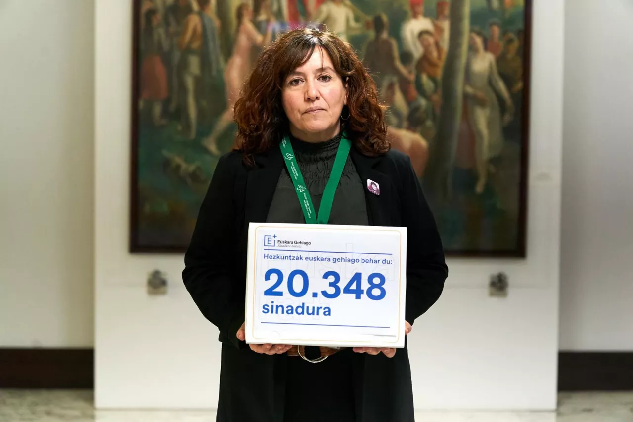 idurre eskisabel kontseilua sinadura firma parlamento vasco eusko legebiltzarra efe