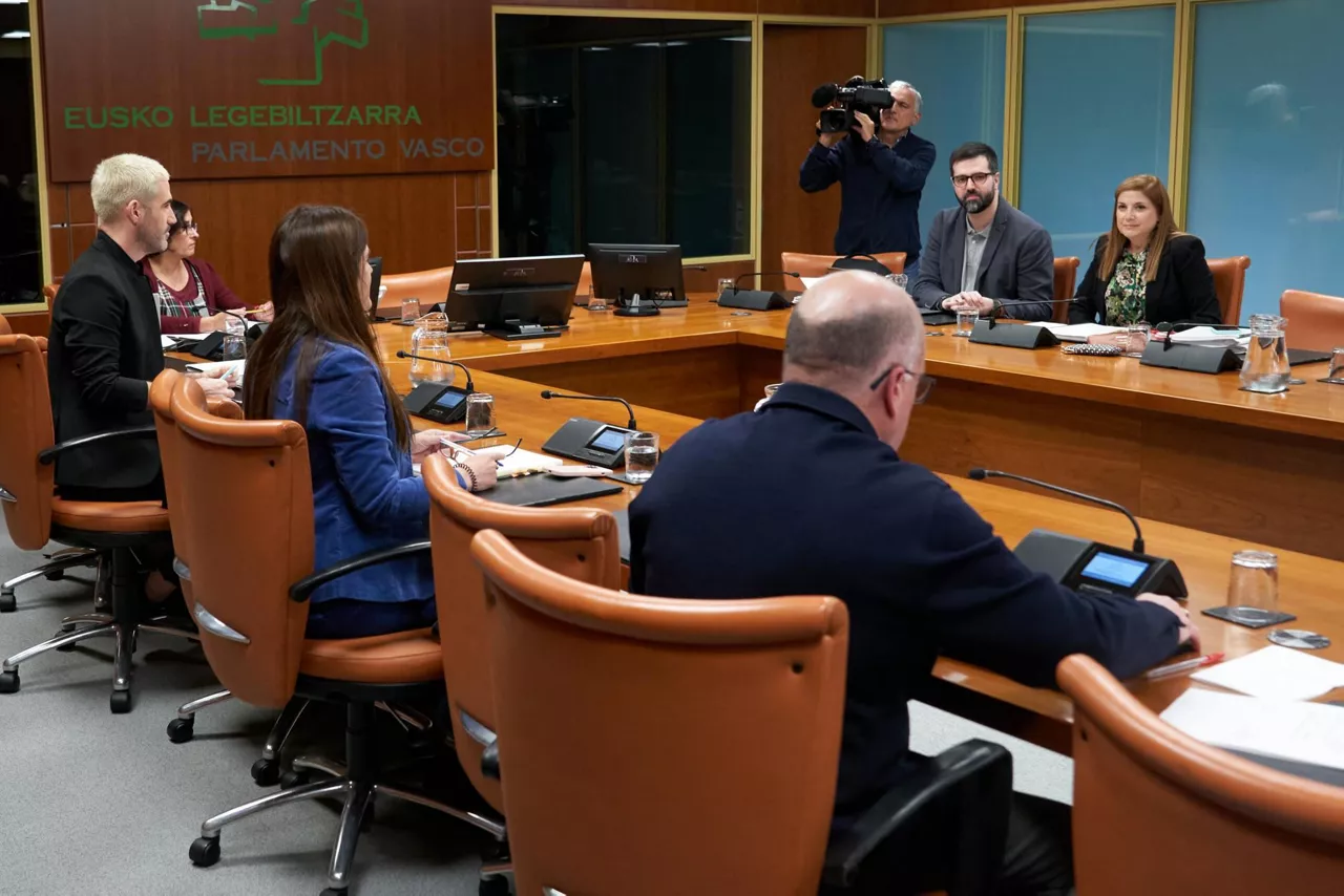 ponencia-educacion-parlamento-vasco hezkuntza legea lantaldea-efe