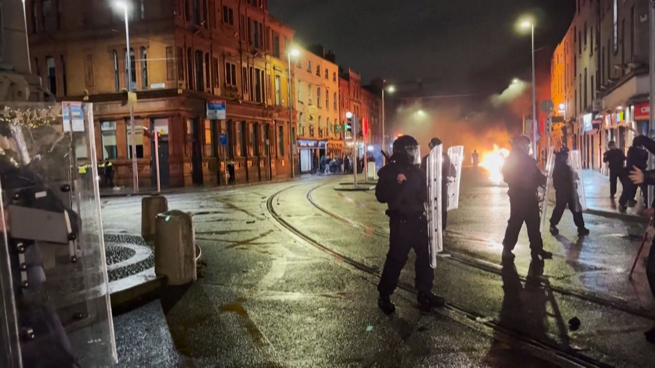 20231124111507_dublin-disturbios-policia_