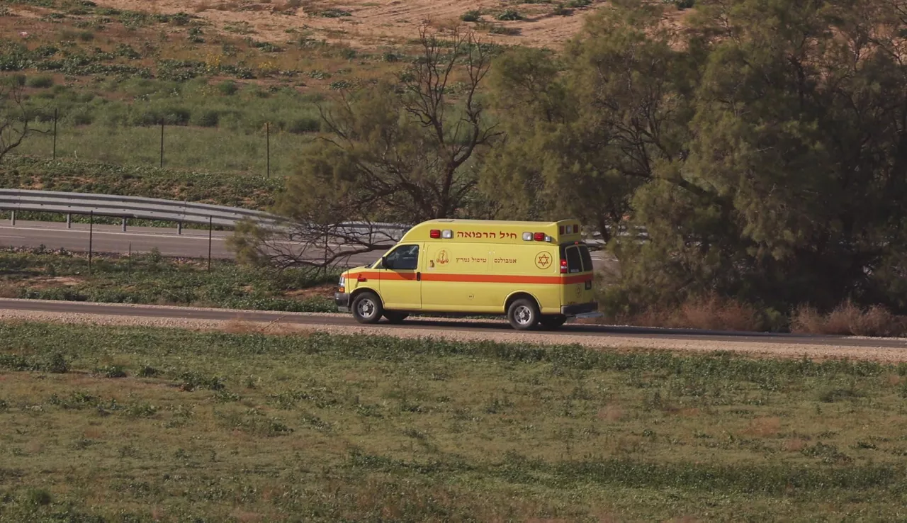 ambulancia de la cruz roja en palestina e Israel EFE
