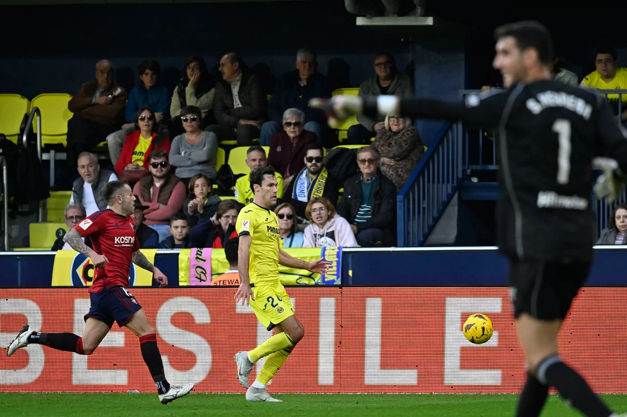 Lehen itzuliko Vila-real-Osasuna partidako jokaldi bat. Argazkia: EFE.
