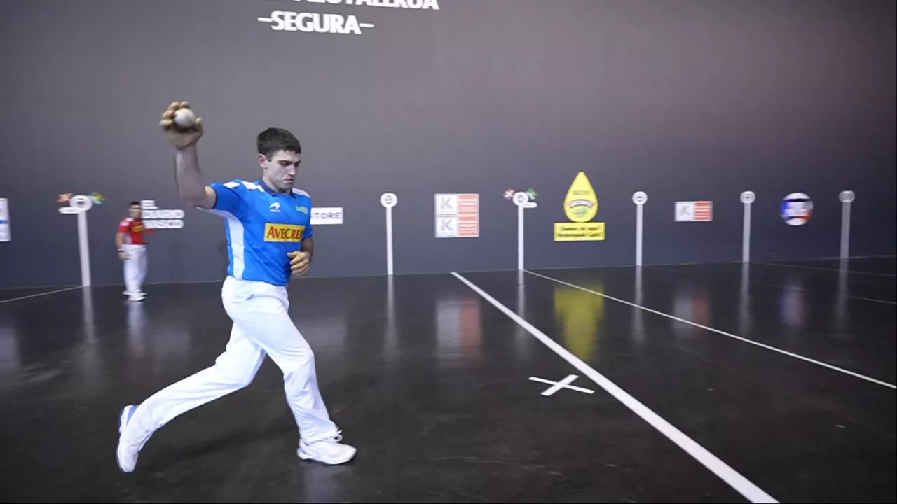 Beñat Senar, sakea egiteko prest, bere estreinaldian. Argazkia: EITB Media.