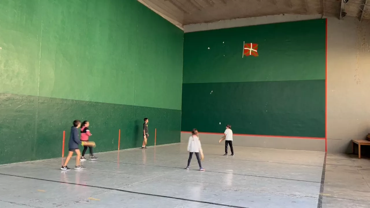 Crean una nueva cesta de madera