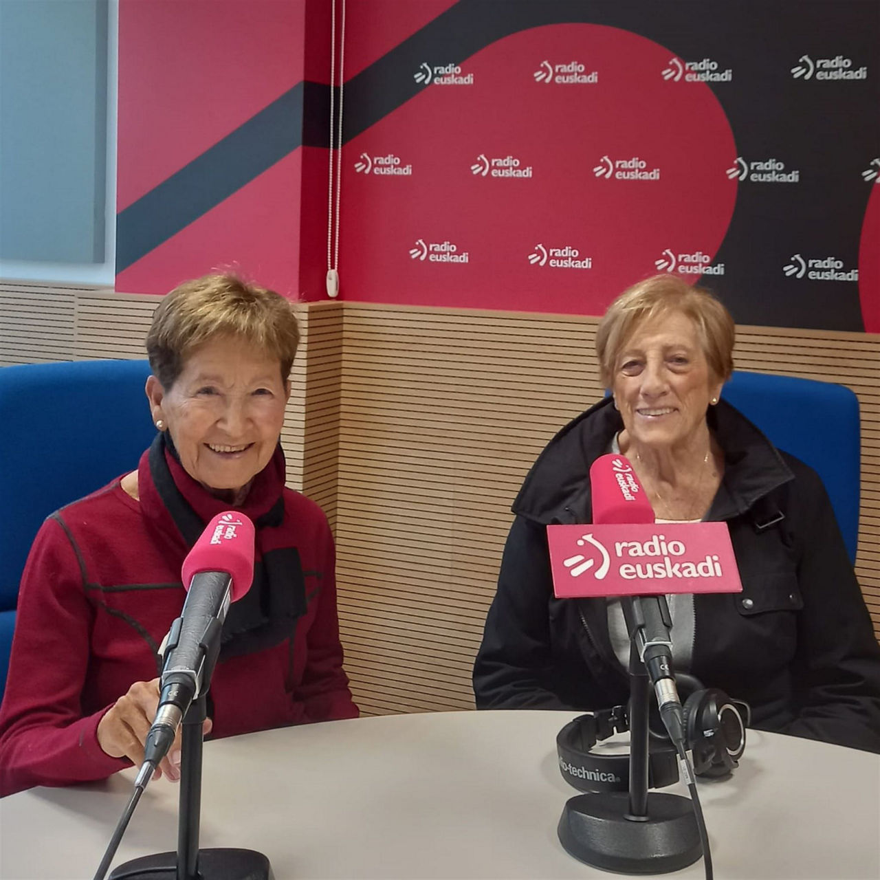 Rosa Azkona y Pili Casales