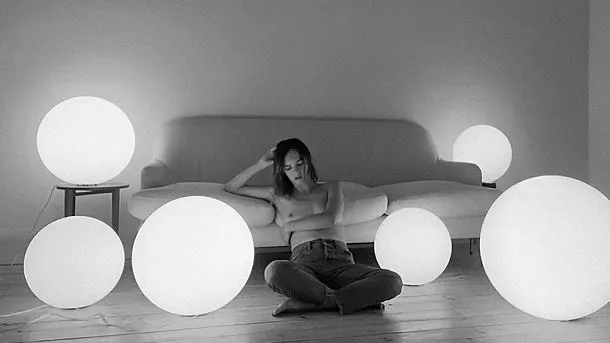 The Japanese Houseren 'chewing cotton wool' diskoaren azala