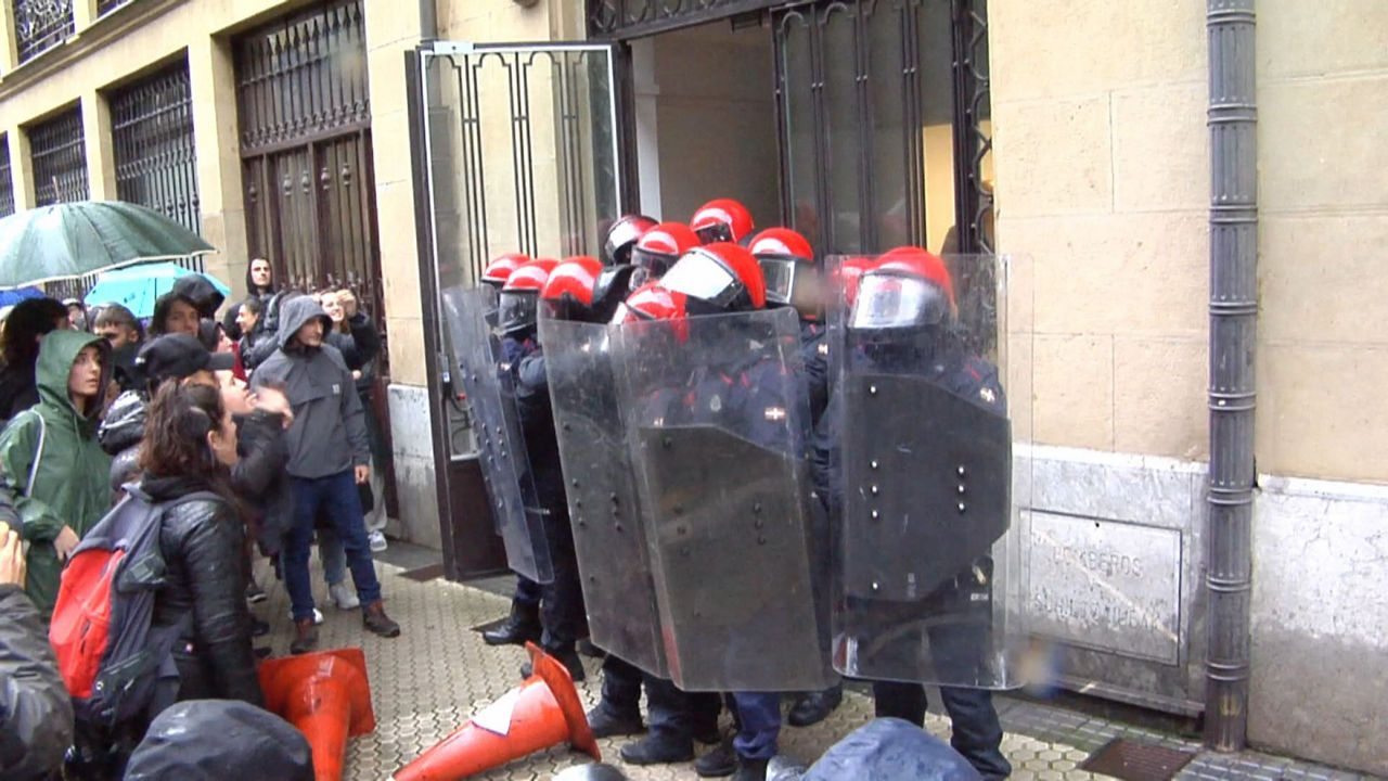 20231130173904_donostia-greba-feminista-istiluak_