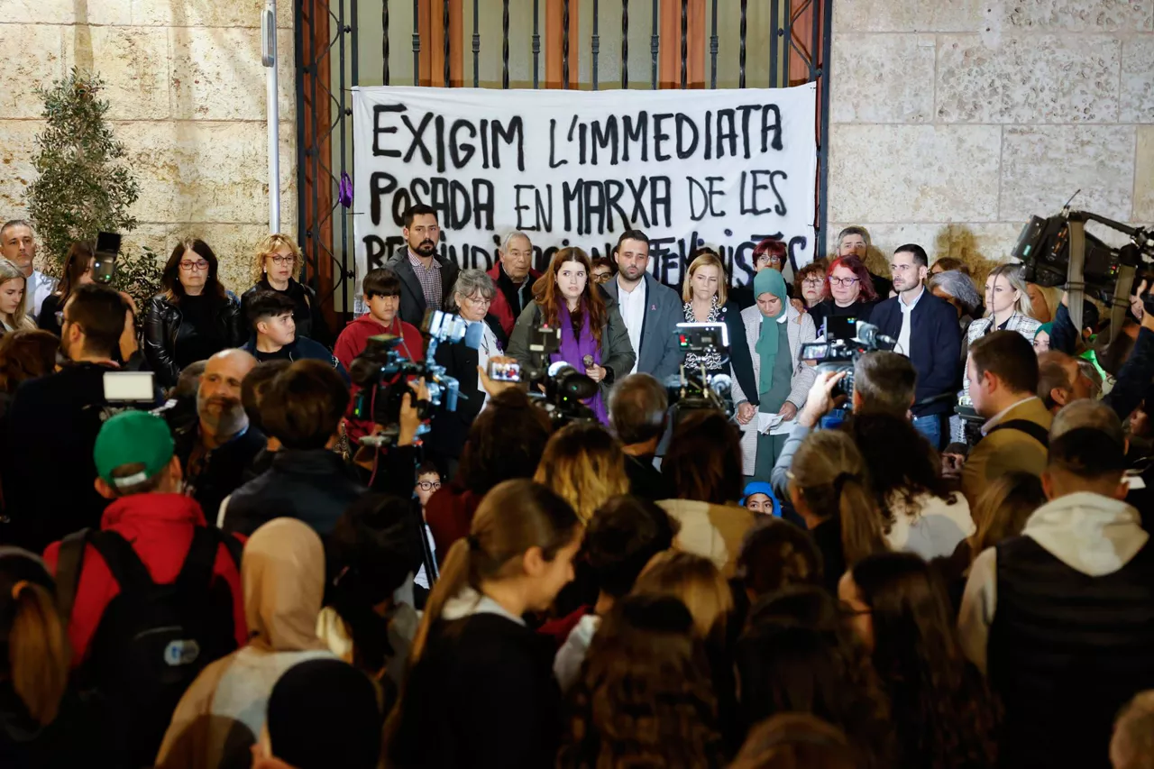 sagunto asesinato machista concentracion de repulsa EFE