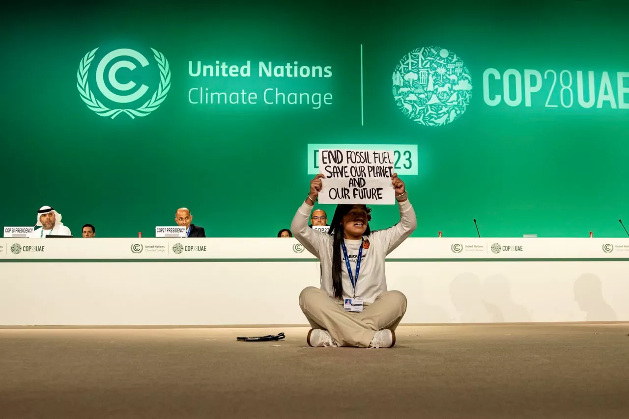 activista-india-COP28-EFE
