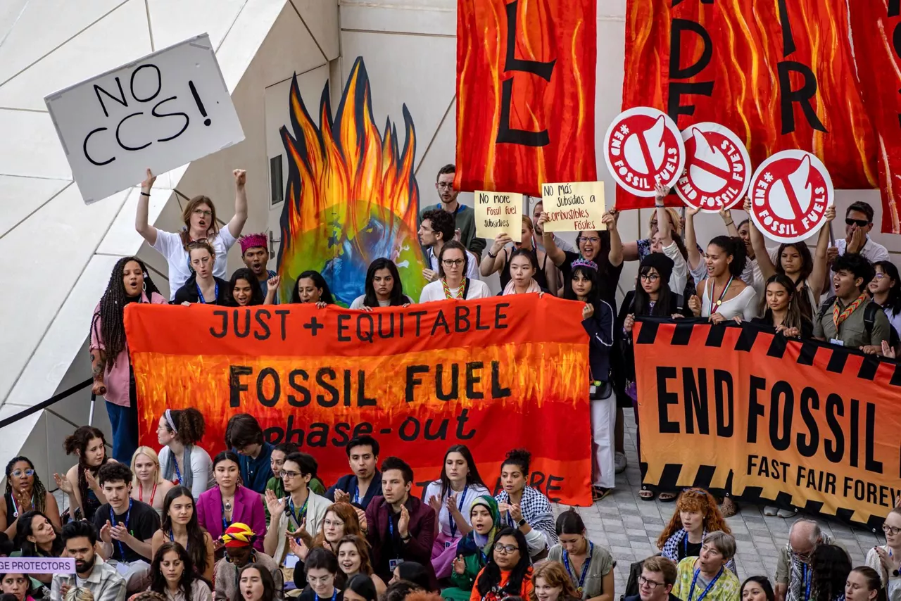 cop28-dubai-clima-combustible-fosil-protesta-efe