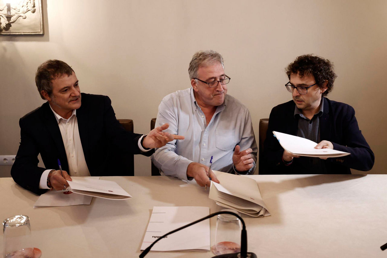 firmando-Pamplona-acuerdo-efe