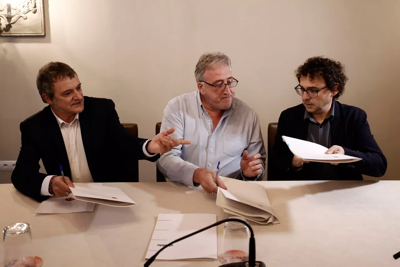firmando-Pamplona-acuerdo-efe