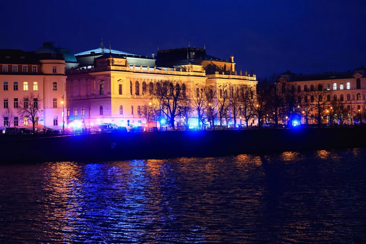 Praga-servicios-emergencia-tiroteo-efe