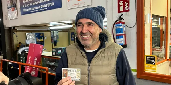 Taller Amezti de Algorta celebran el quinto premio. Foto: EiTB