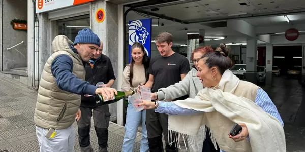 Taller Amezti de Algorta celebran el quinto premio. Foto: EiTB
