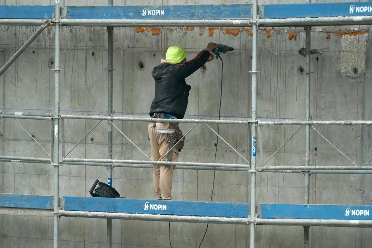 trabajador obra langilea vitoria gasteiz paro langabezia efe