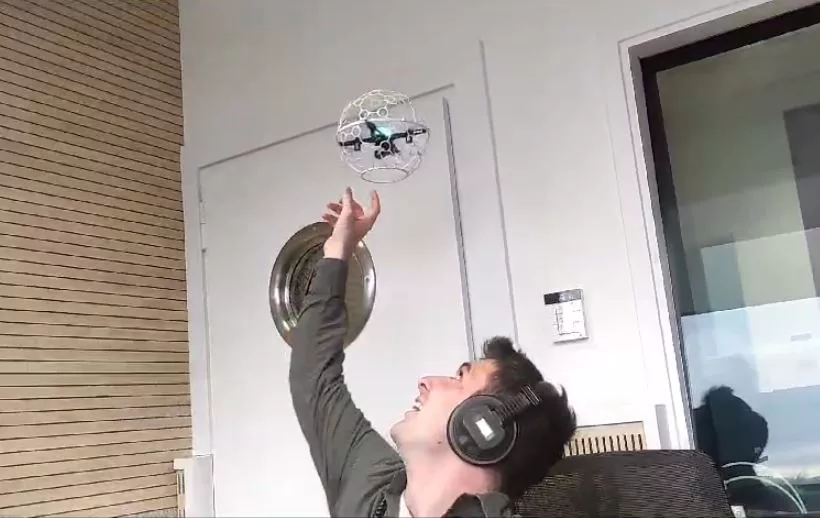 Nikolás Iriondo y su drone en Radio Euskadi