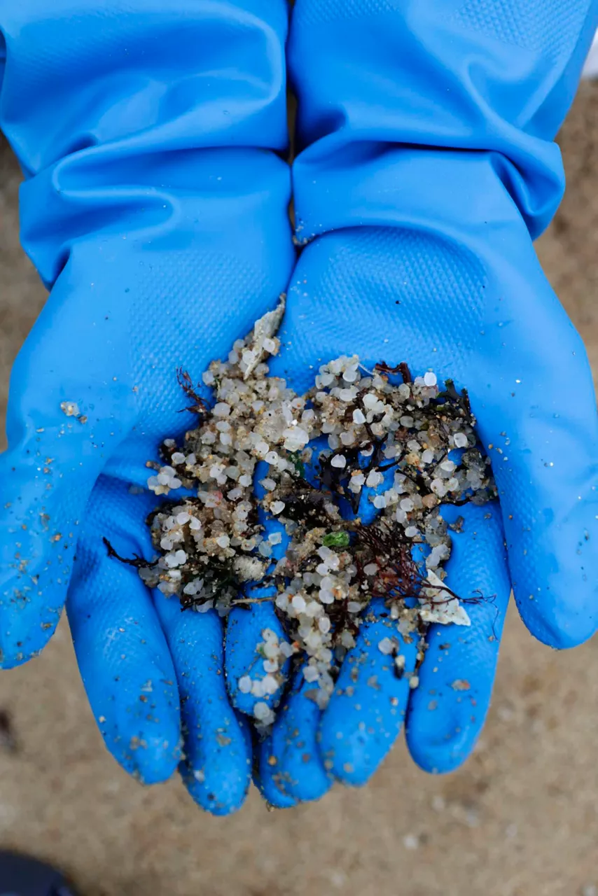 pellets-plastico-galicia-efe