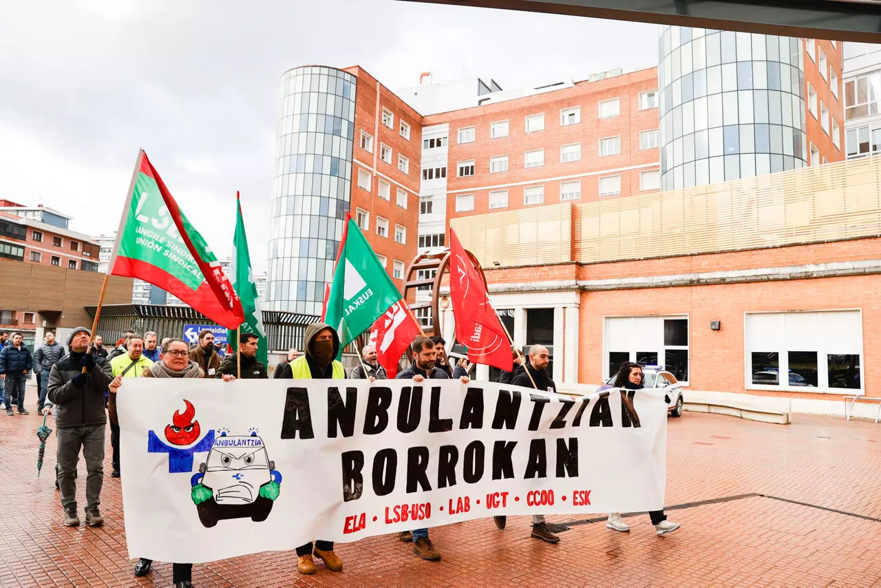 ambulancias-transporte-sanitario-huelga-barakaldo-manifestacion-efe