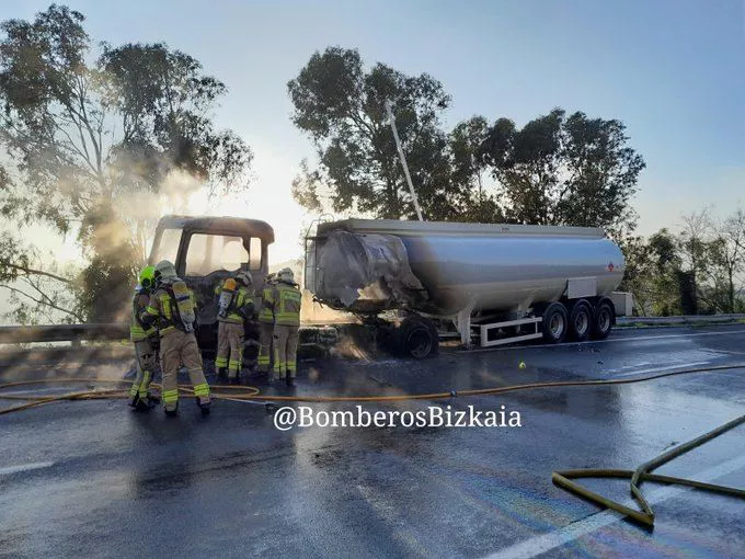 santurtzi kamioia sutea incendio