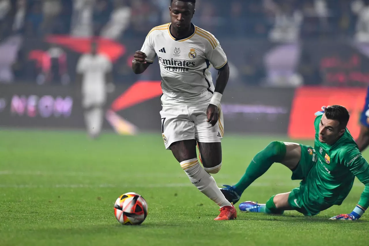 Viniciusek hiru gol sartu dizkio Bartzelonari partiduan. Argazkia: EFE