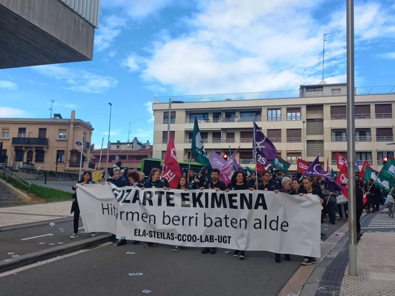 manifestazioa gizarte ekimeneko ikastetxeak itunpekoak concertada