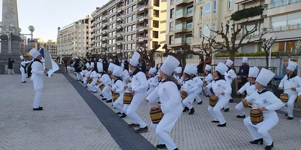 Tamborrada en Donostia. Foto: Jon Hernandez Utrera