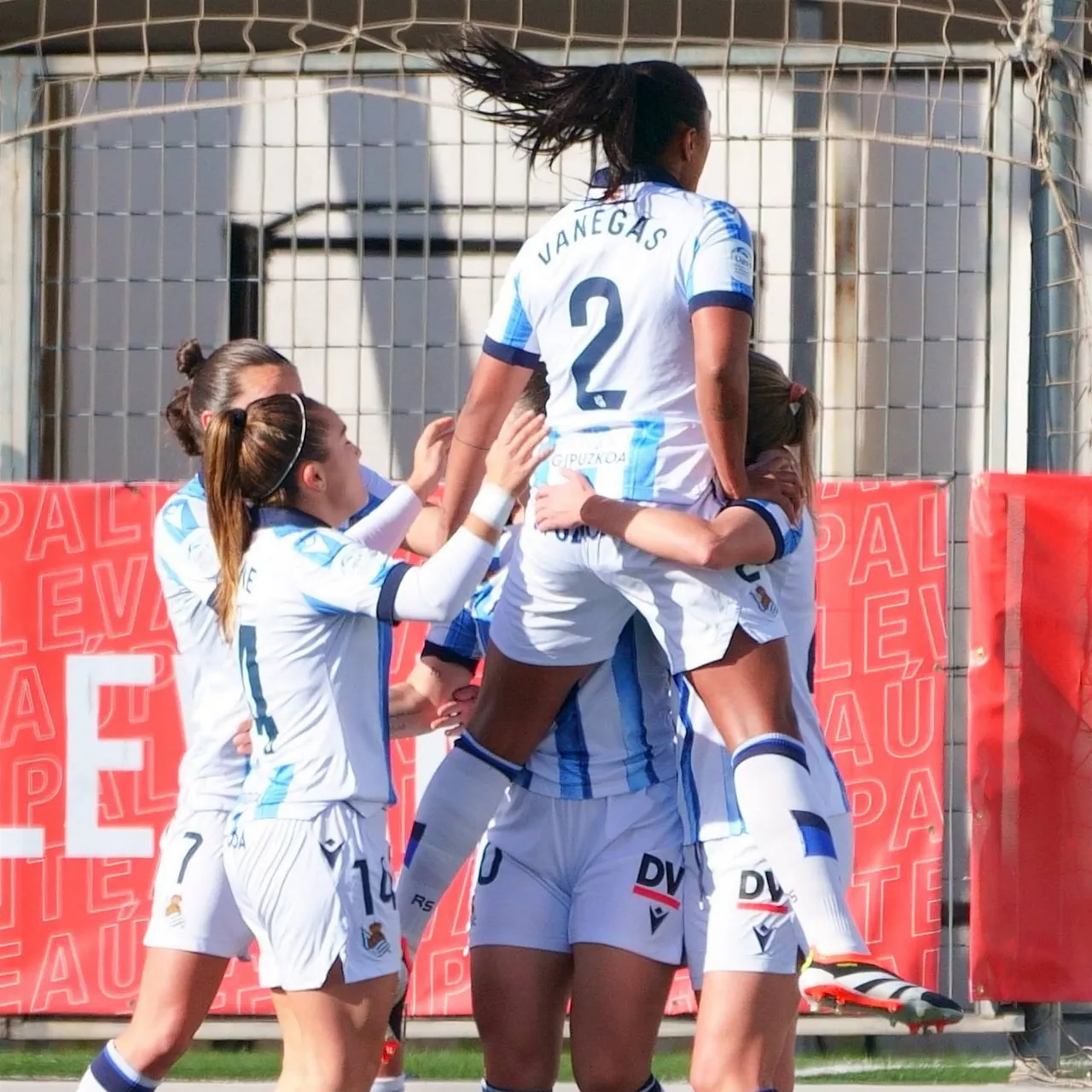 levantelasplanas_realsociedad_reala_FOTOrealsociedadfemenino