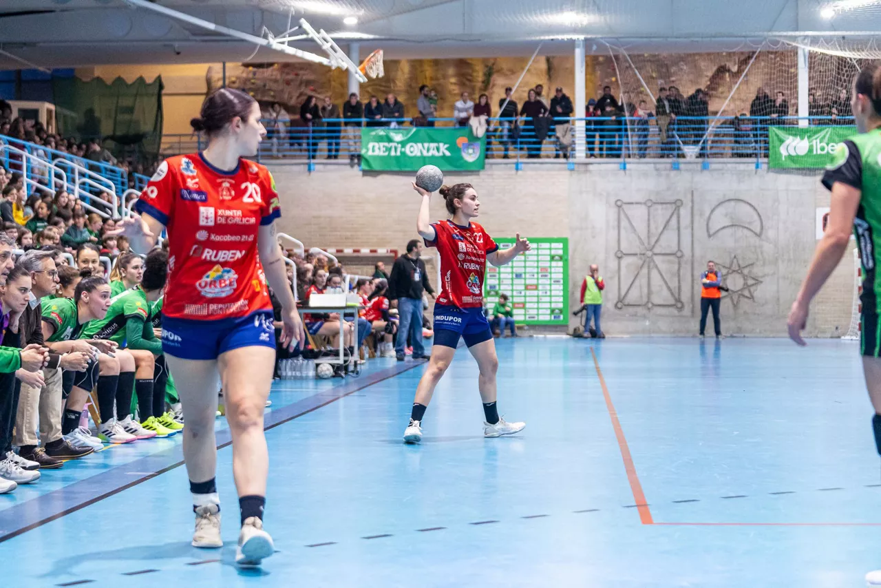 Eliminatoria entre Porriño y Beti-Onak en el Polideportivo Hermanos Indurain. Foto: @BmPorrino