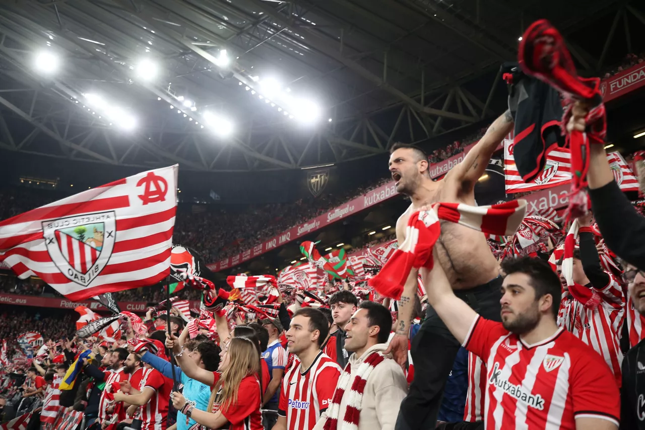 La afición rojiblanca. Foto: EFE