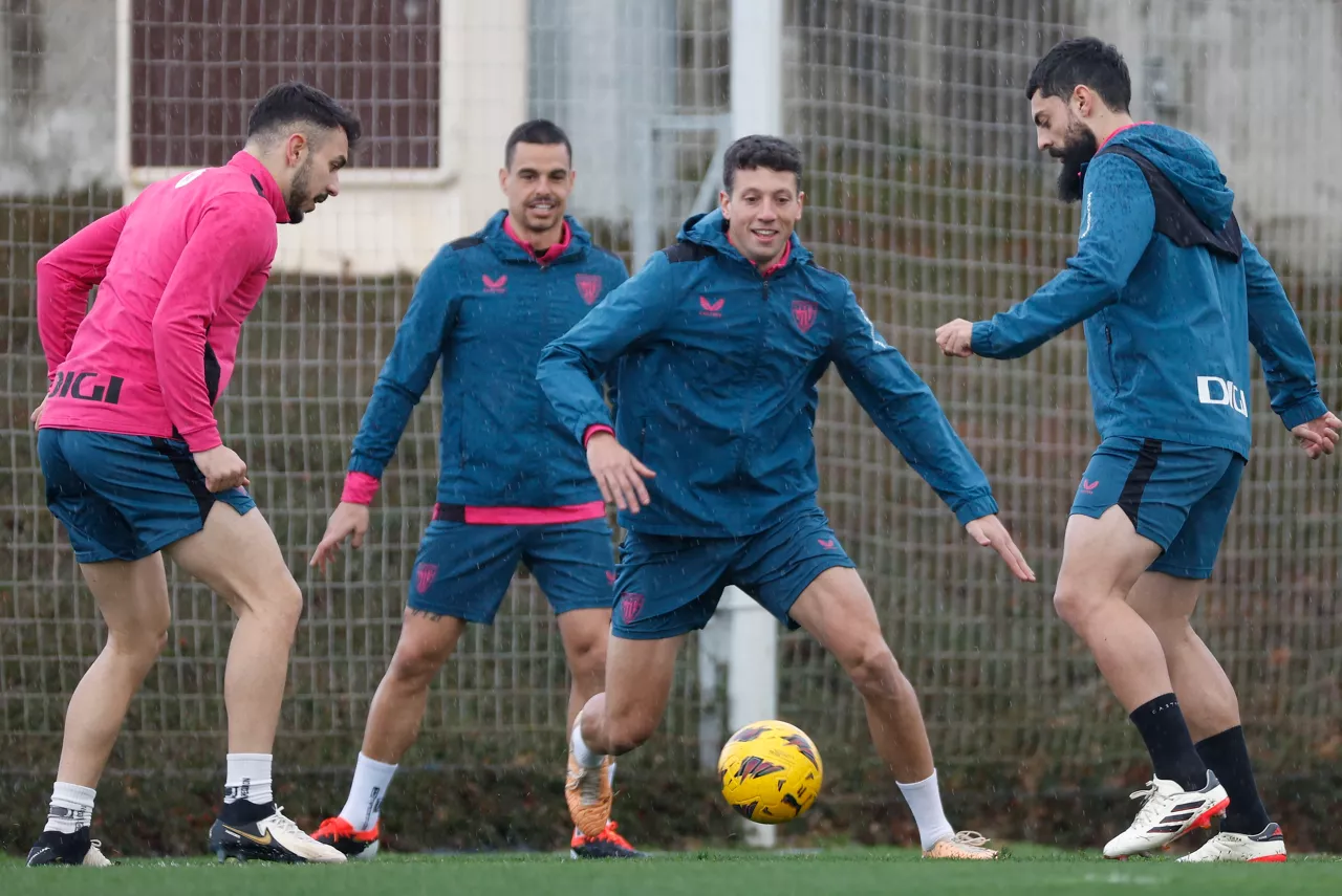 paredes_villalibre_vesga_danigarcia_athletic_entrenamiento_lezama_EFE