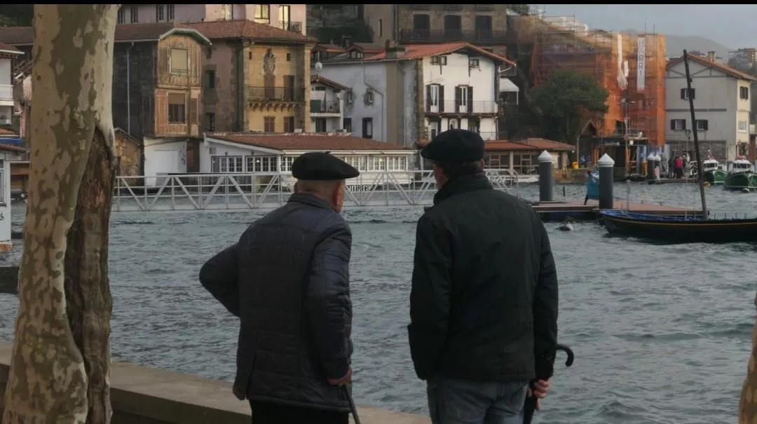 PASAI DONIBANE ITSAS GORA, ILARGI BERRIA