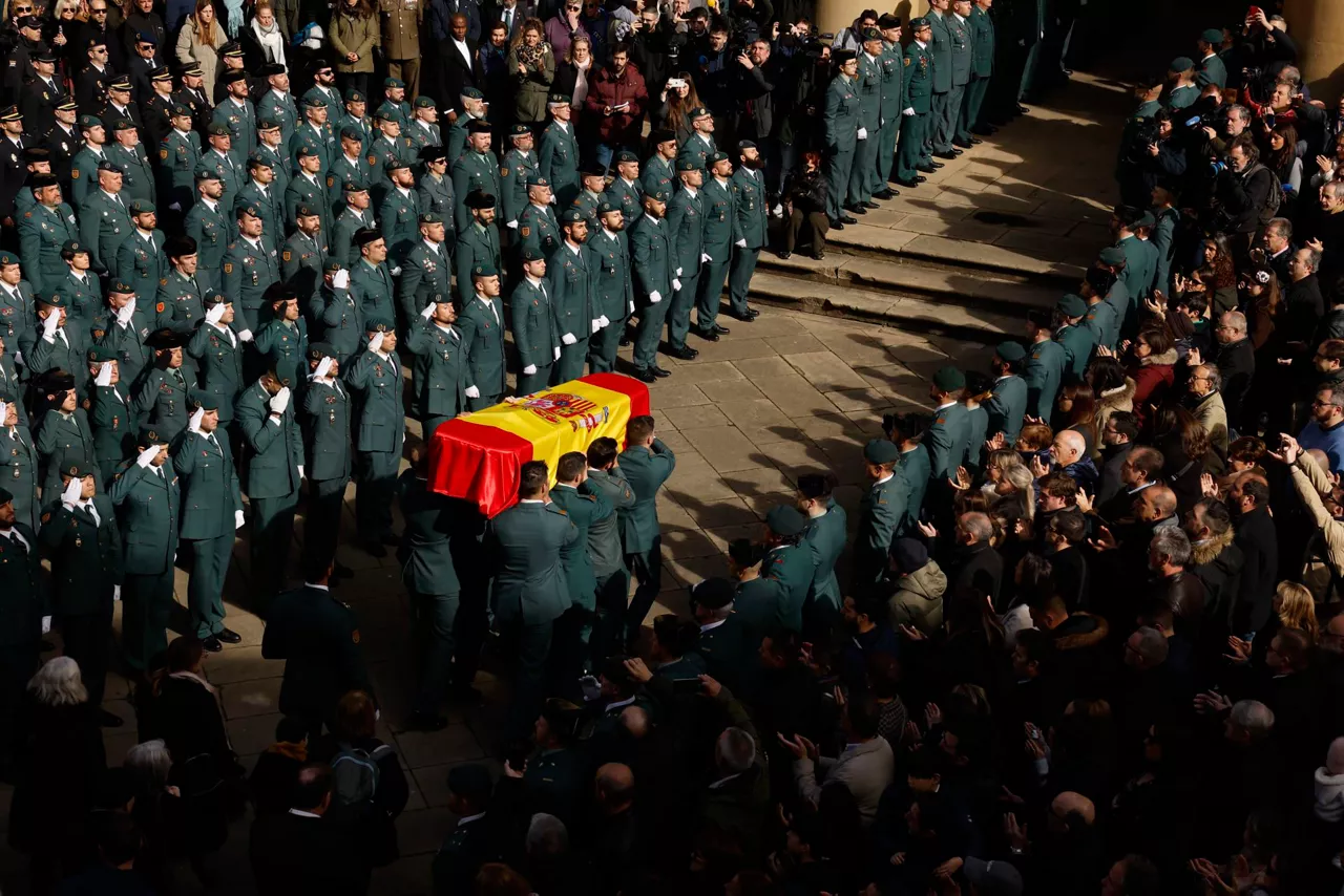 iruñea guardia zibila hileta EFE2
