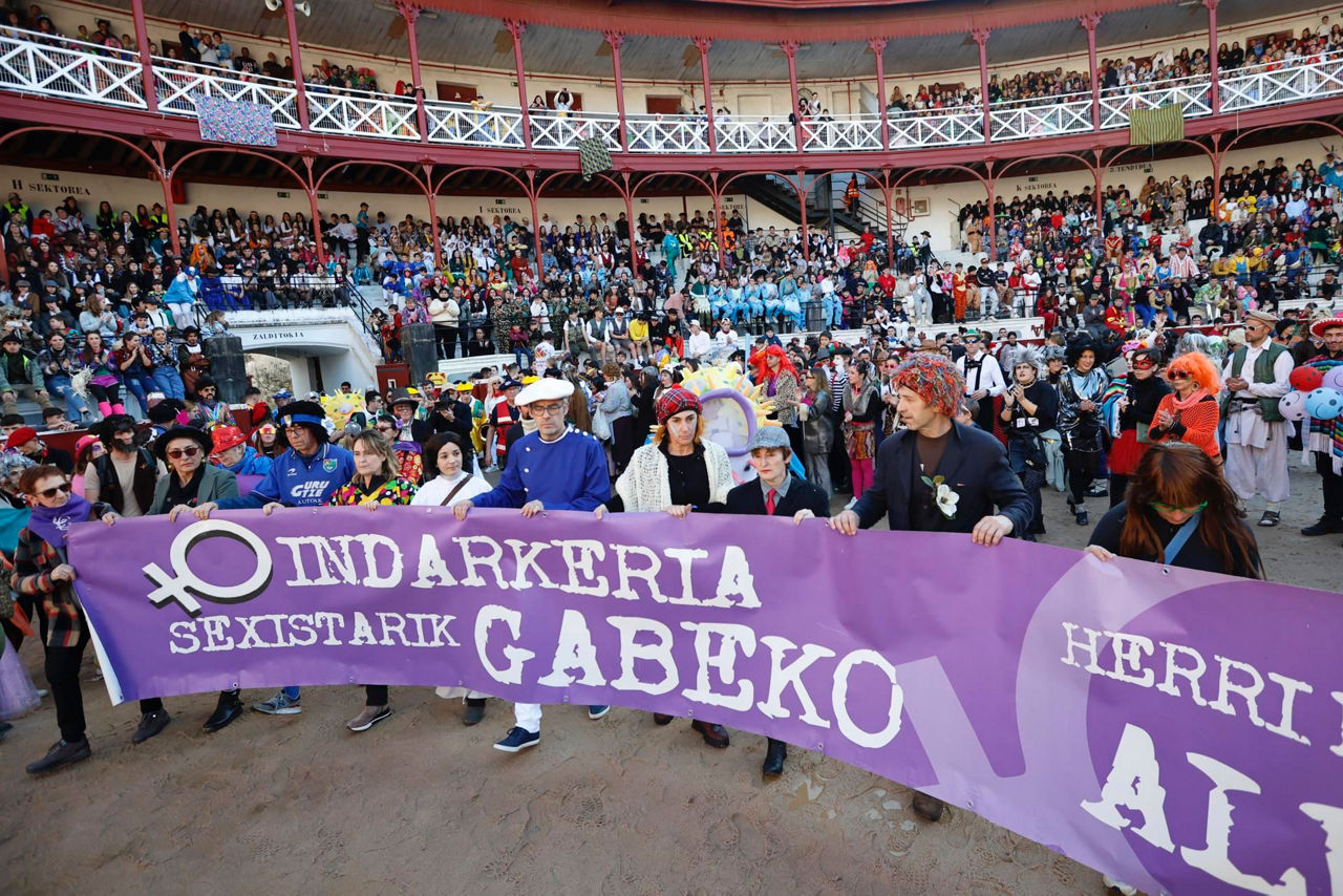 Tolosa-plaza-de-toros-protesta-efe