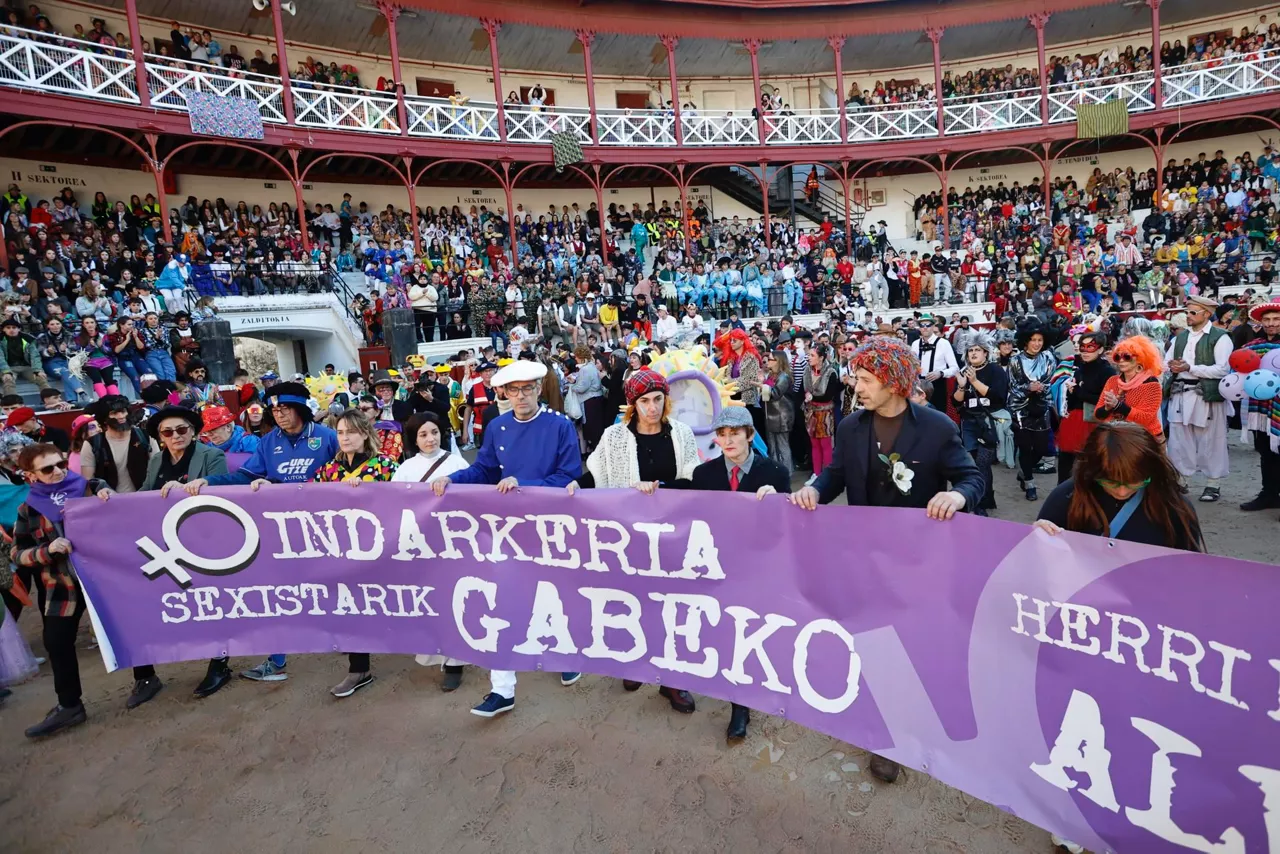 Tolosa-plaza-de-toros-protesta-efe