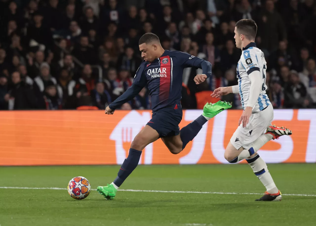 Kylian Mbappe, Champions Leagueko Realaren aurkako neurketan, Zubeldia aurrean duela. ARGAZKIA: EFE