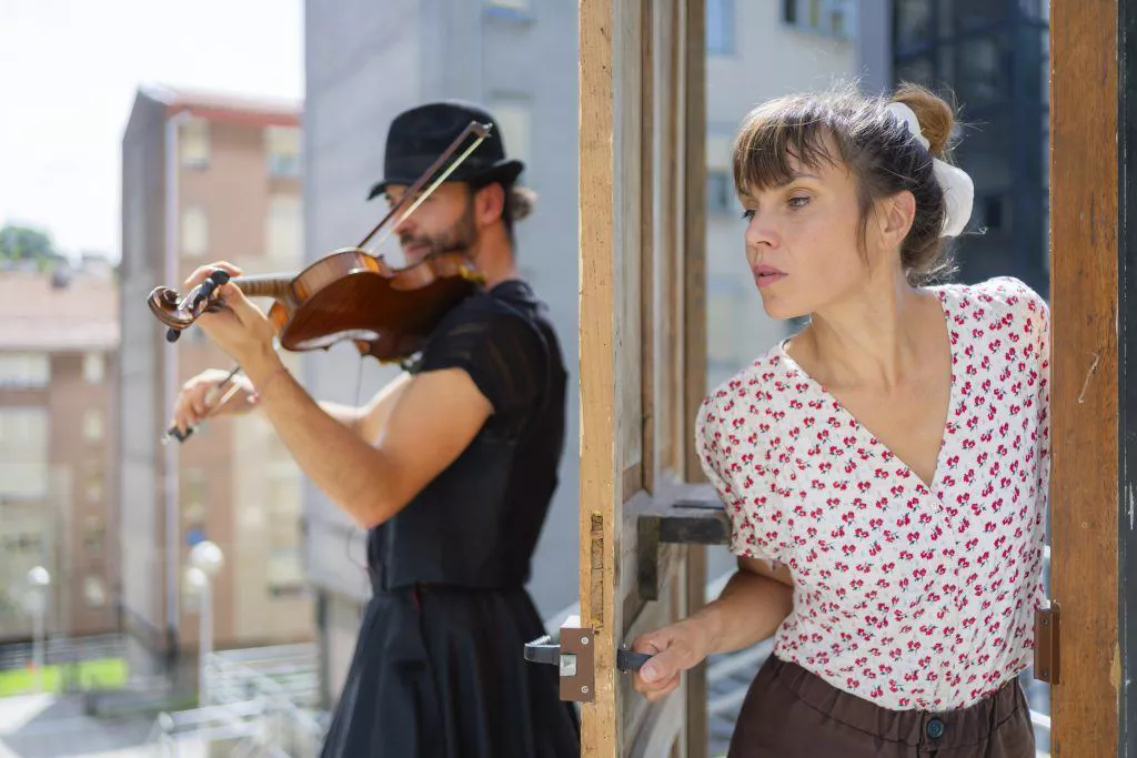 Hika Teatroa nos traslada a lugares de ensueño con una puerta y el violín y la música de Unai