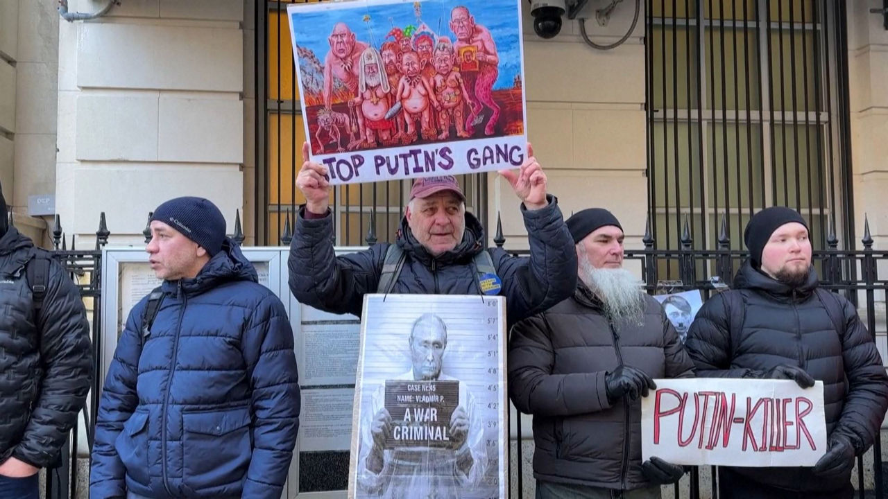 20240217084425_navalni-putin-protestak-new-york_