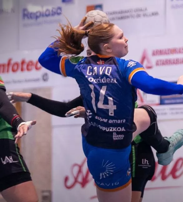 Beti Onak eta Bera Beraren arteko euskal derbia. ARGAZKIA: @BalonmaBeraBera